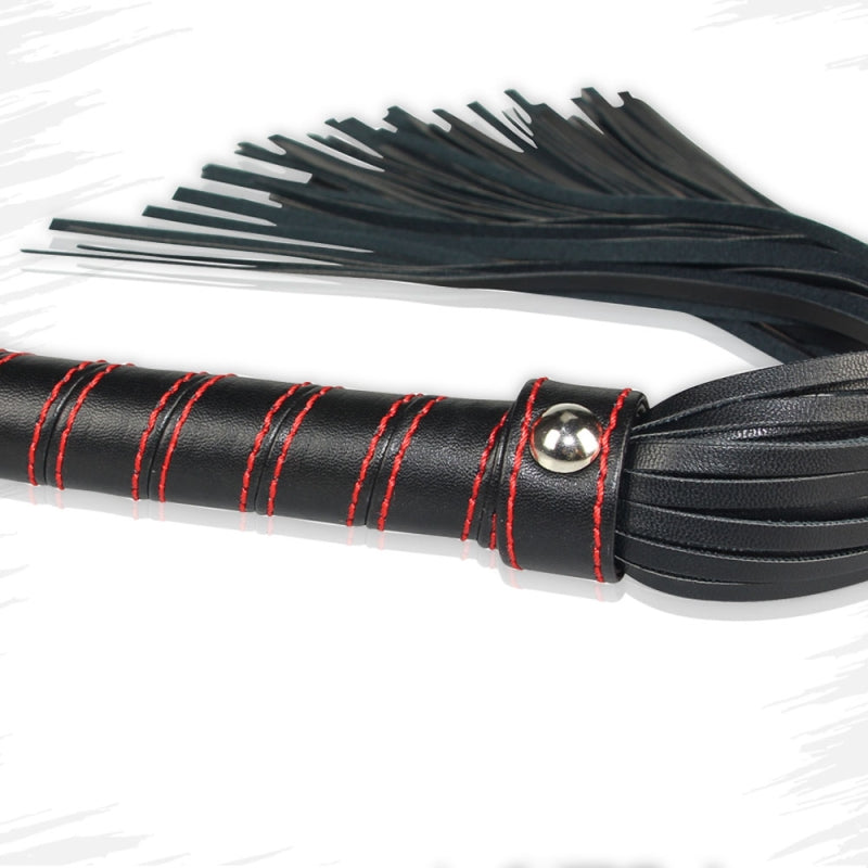 Плеть с рукояткой черно-красная Bondage Fetish Beginners Flogger